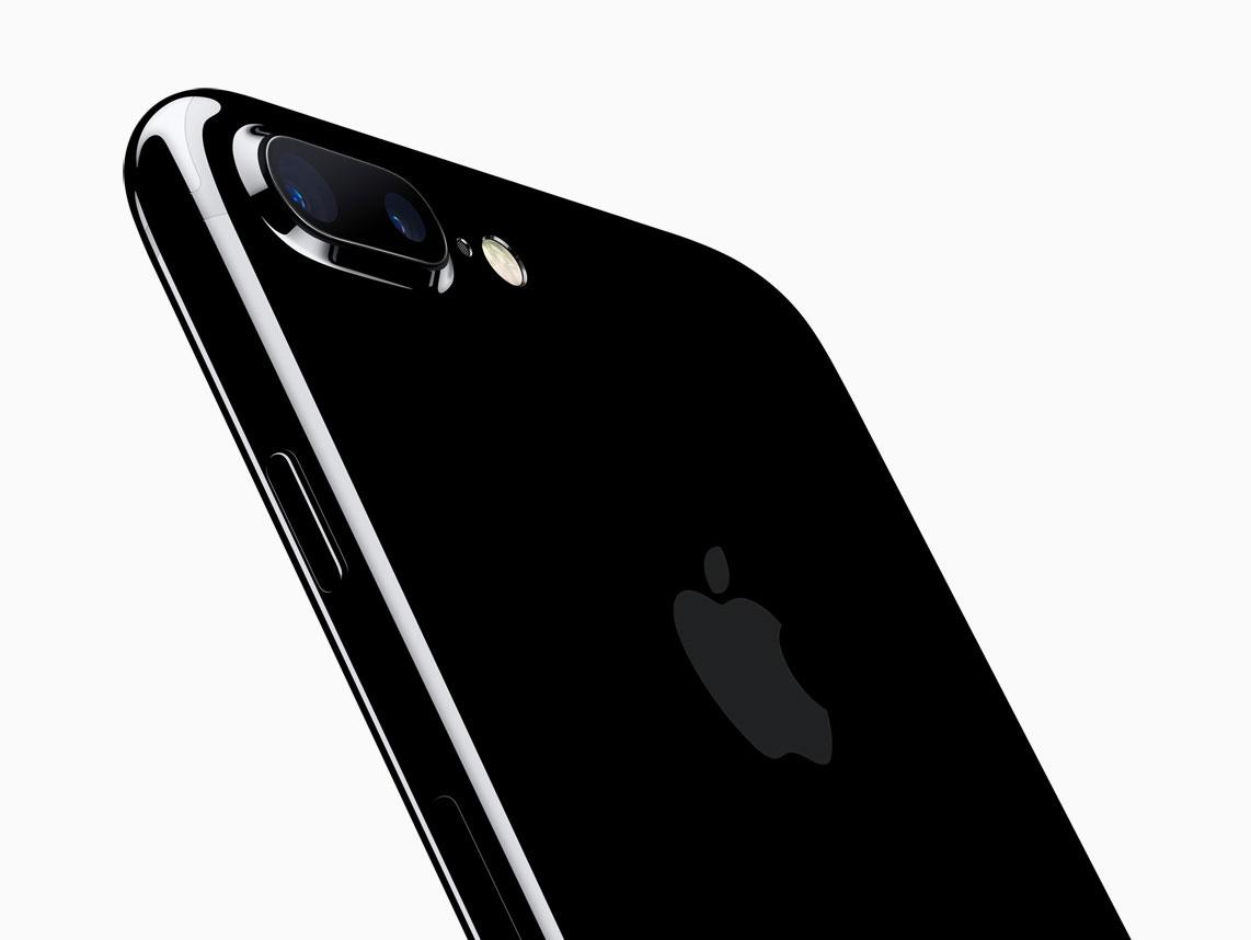 iPhone 7 en color negro con doble cámara