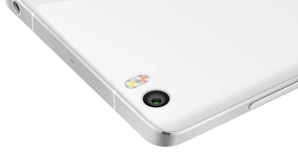 Xiaomi Mi Note de color blanco