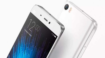 Xiaomi Mi5 de color blanco