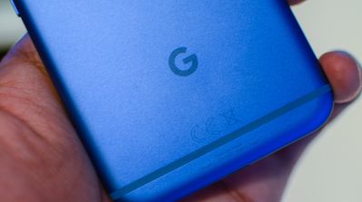Logo del Google Pixel en la parte trasera de la carcasa