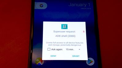 Google Pixel ejecutando SuperSU para controlar los permisos de superusuario root