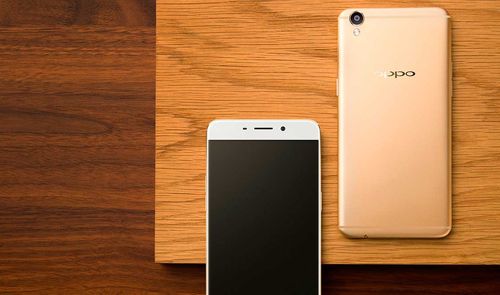 Oppo R9 de color dorado
