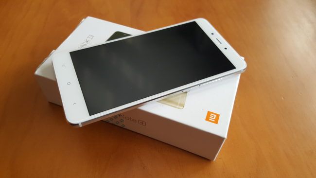 Xiaomi Redmi Note 4 y su caja
