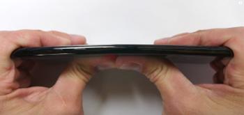 Este vídeo demuestra cómo la carcasa del Xiaomi Mi Mix es híper resistente