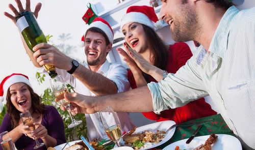 gente de cena de empresa en navidad