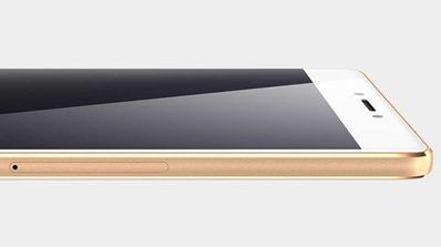 Gionee S8 de color blanco y dorado