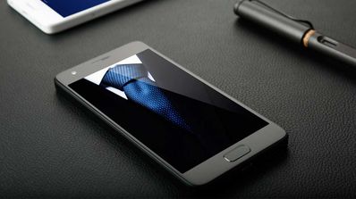 Zuk Z2 de color negro