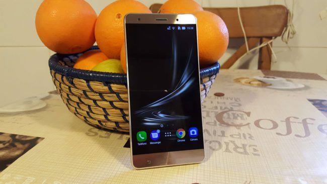 Imagen del ASUS Zenfone 3 Deluxe frontal