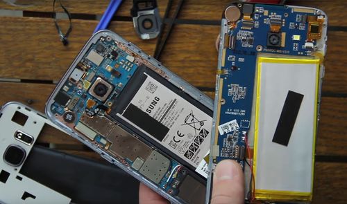 Diferencias en el interior de un Samsung Galaxy S7 y un clon