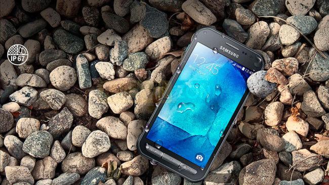 Samsung Galaxy Xcover 3 mojado sobre piedras