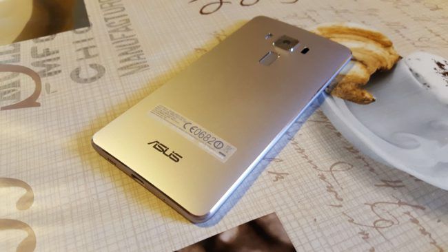 Trasera del teléfono ASUS Zenfone 3 Deluxe