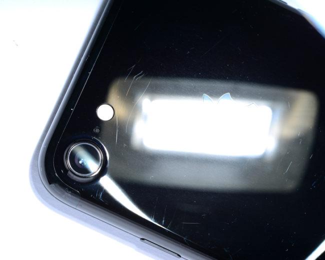 Carcasa brillante del iPhone 7 Jet Black con rayas