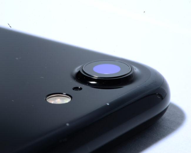 Carcasa del iPhone 7 Jet Black deteriorada