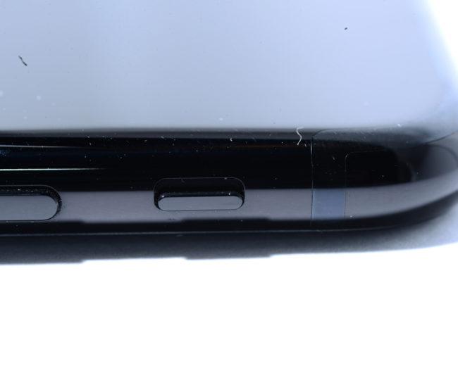 Carcasa del iPhone 7 Jet Black con rasguños