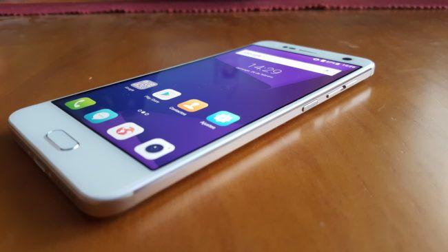 Lateral del ZTE Blade V8
