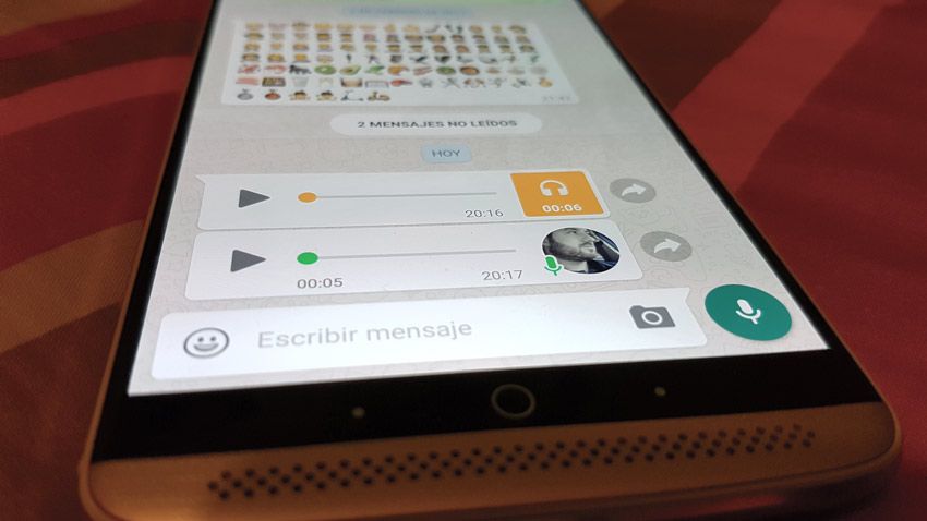 Chat con nota de voz de WhatsApp