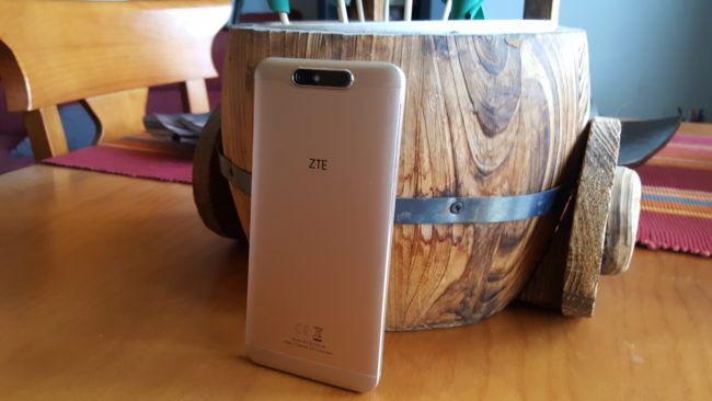 Trasera del ZTE Blade V8
