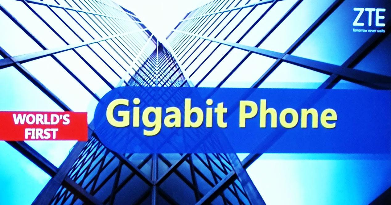 Primer smartphone 5G ZTE Gigabit Phone