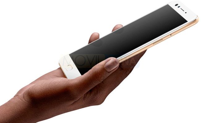 Oppo F3 Plus blanco en la mano