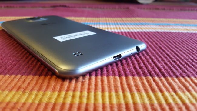 Puerto USB del LG X cam