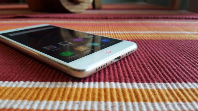 Puerto USB del Nubia Z11 miniS