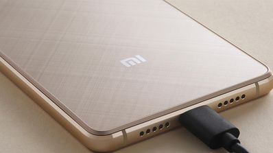 Smartphone Xiaomi con carcasa de metal