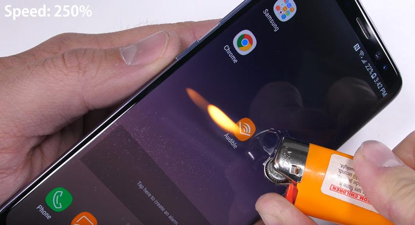 Prueba de la pantalla del Samsung Galaxy S8 al fuego
