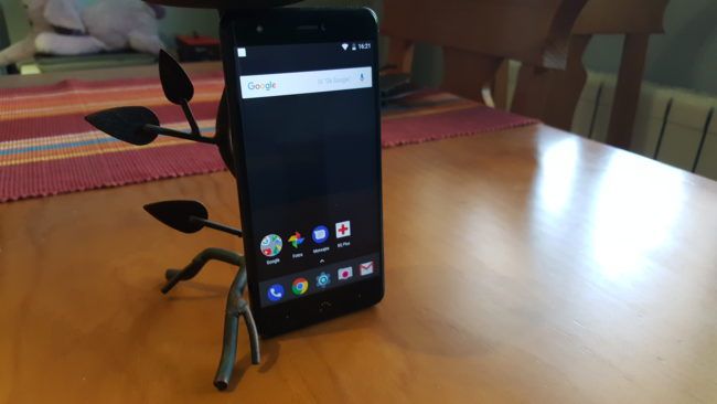 Apecto del BQ Aquaris X en vertical