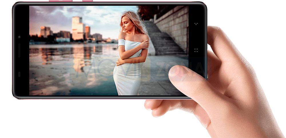 Elephone C1 Max con mujer en pantalla