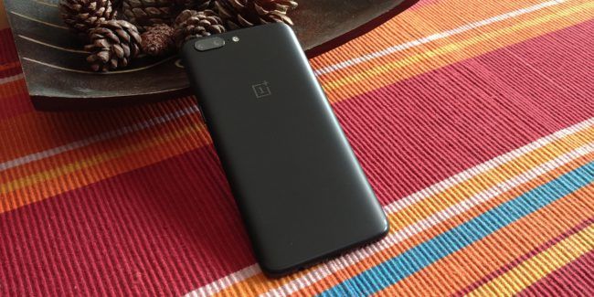 Imagen trasera del OnePlus 5