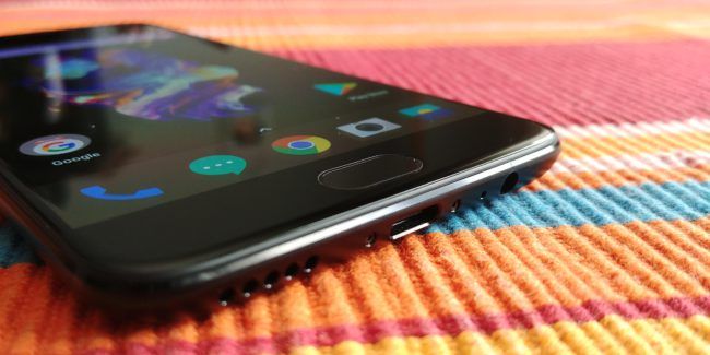 Puerto USB del OnePlus 5