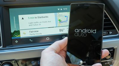 Coche con Waze y Android Auto