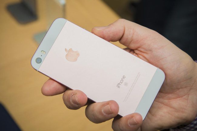 Diseño del iPhone SE en color rosa
