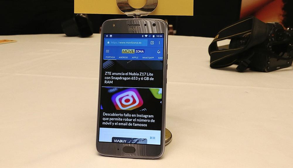 Frontal y pantalla del Motorola Moto X4