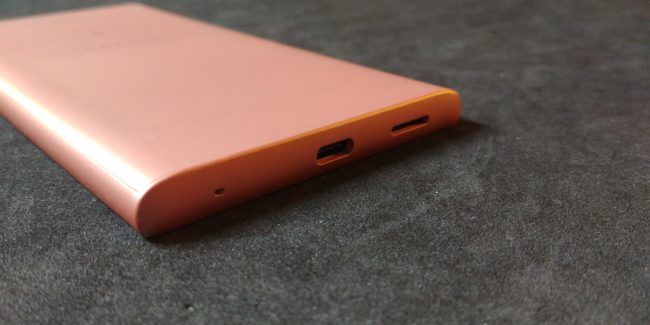 Puerto USB del Sony Xperia L1