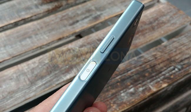 Sony Xperia XZ1 Compact detalle del botón de encendido