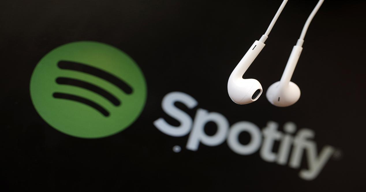 Logo van Spotify met auriculares van Apple