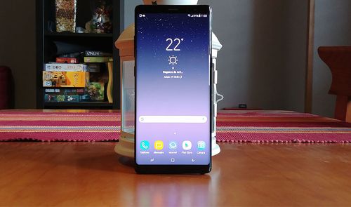 Samsung Galaxy Note 8 vertical