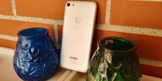 Imagen posterior del Alcatel Idol 5
