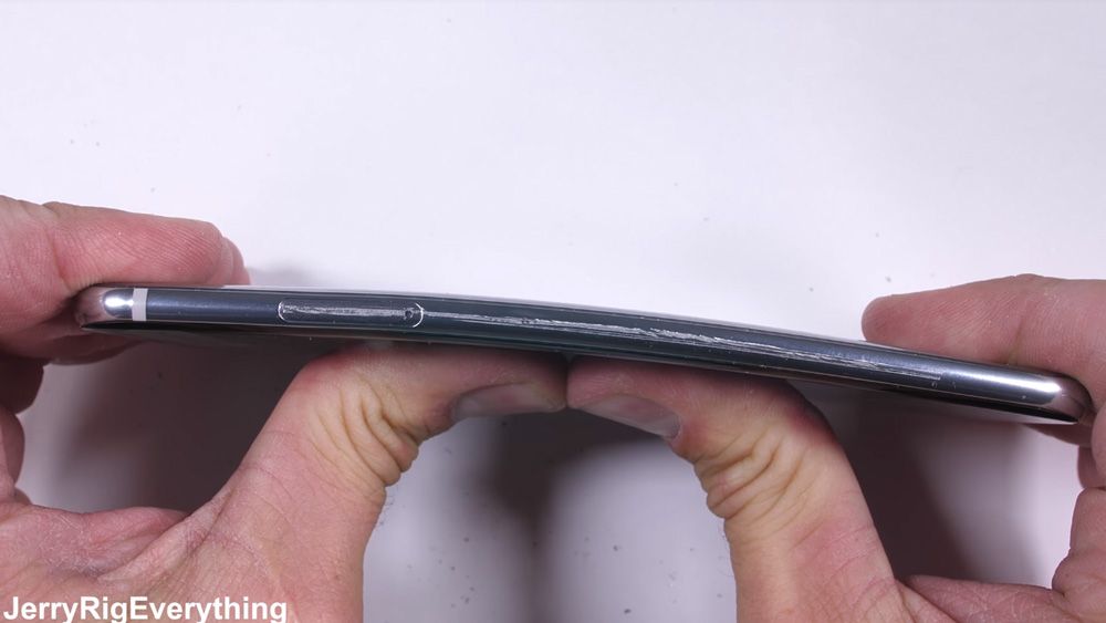 Test de resistencia de la carcasa del LG V30