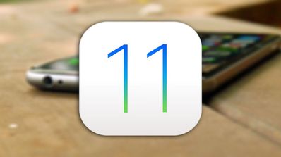 Logo de iOS 11 con un iphone de fondo