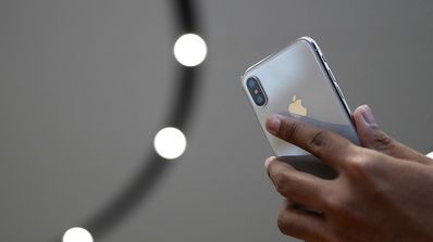 iPhone X de color plata