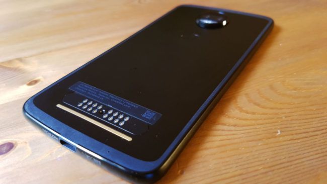 Conexione Moto Mods en el Moto Z2 Force