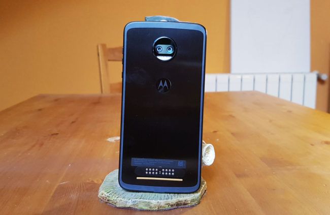 Imagen trasera del Moto Z2 Force