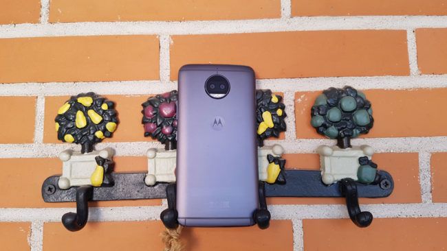Imagen trasera del Motorola Moto G5S Plus