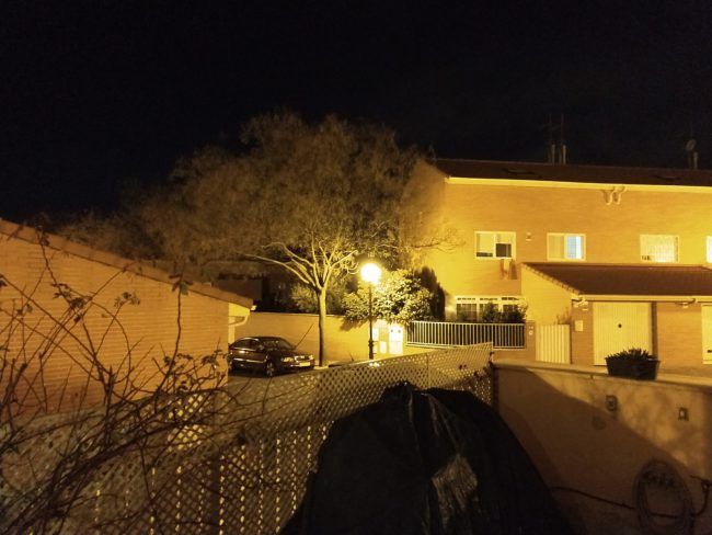 Foto por la noche del Motorola Moto X4