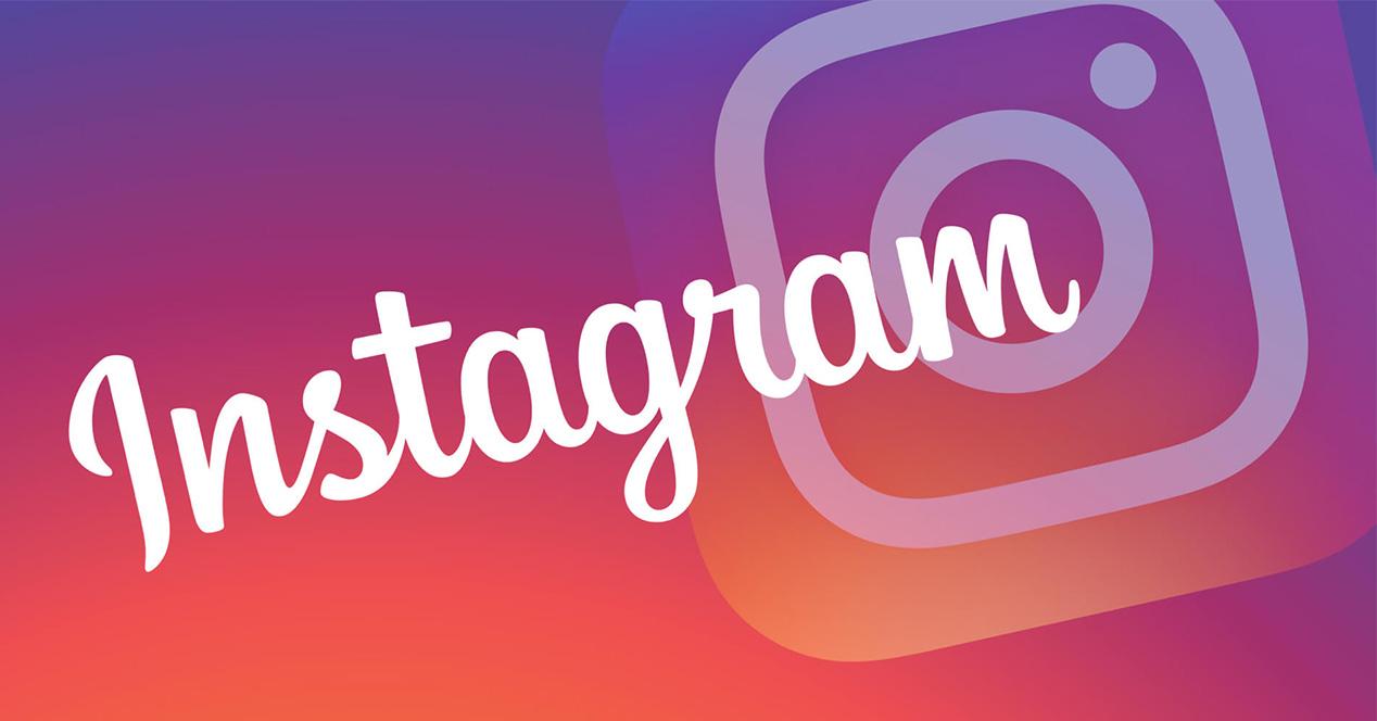 Logotipo de Instagram sobre fondo multicolor