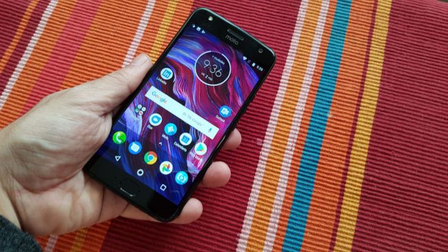 Motorola Moto X4 en mano
