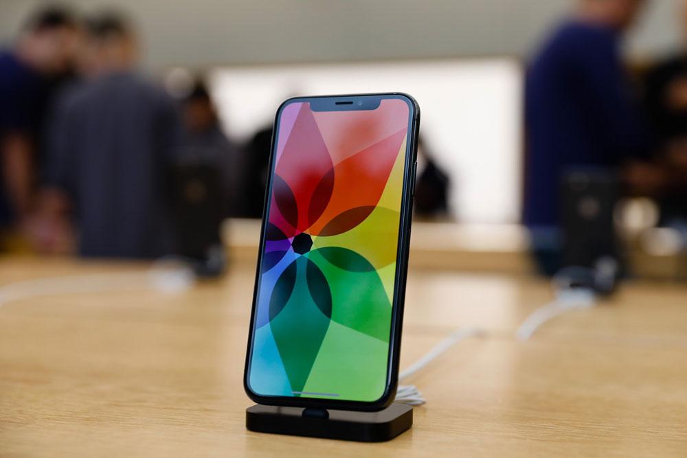iPhone X con pantalla OLED de colores