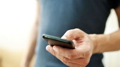 smartphone en mano